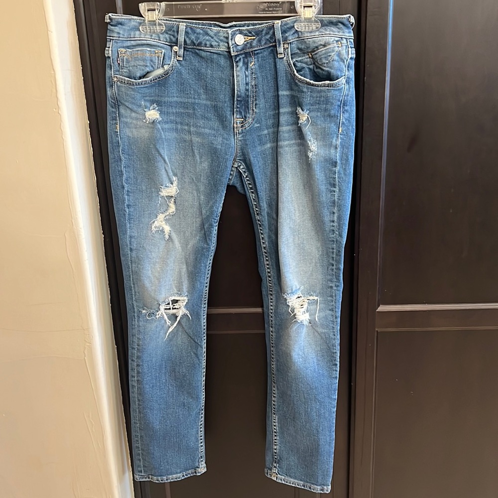 Vigors distressed jean